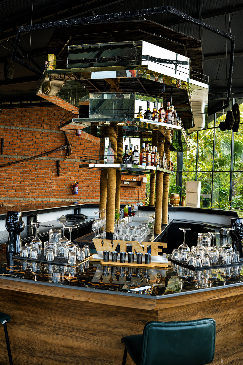 Baa-Ya-Bia Bar in the evening